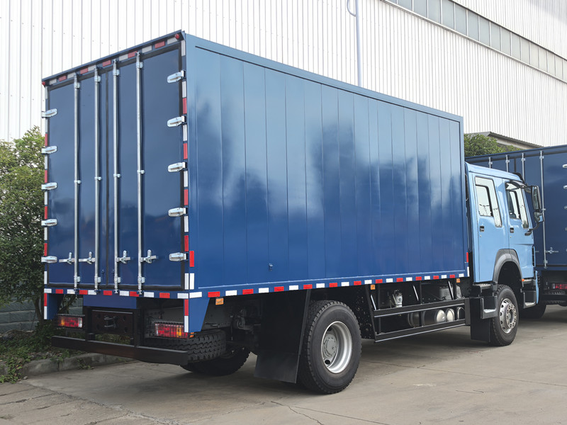 HOWO 4×2 double row cargo box truck