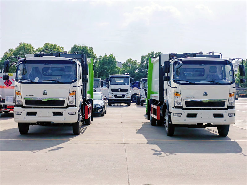 Howo light garbage compactor truck