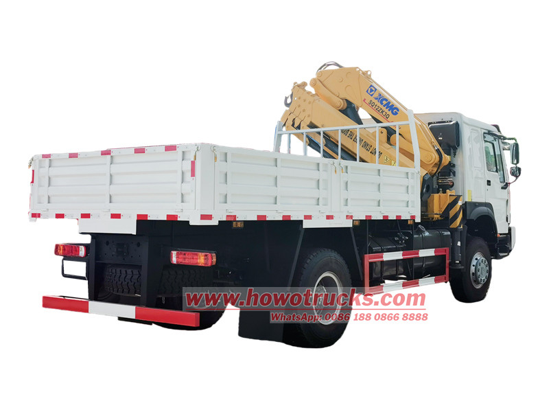 HOWO 4×4 truck mounted crane
